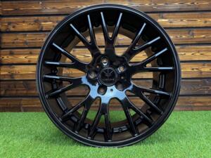 Ratlankis Verde V22 R20X9.5J 5X139.7 ET18 78.1 Gloss Black