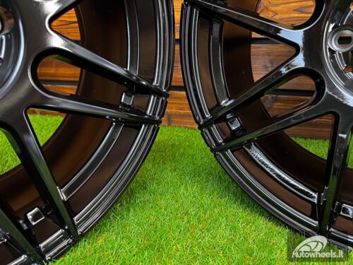 Ratlankis Verde V21 R19X10J 5X114.3 ET42 74.1 Gloss Black